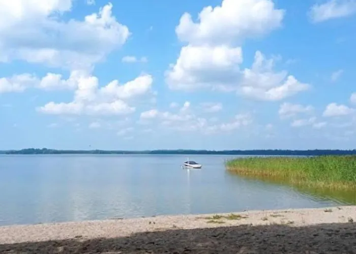 صورة Lakeside Holiday Home, Private Garden Wierzchowo 